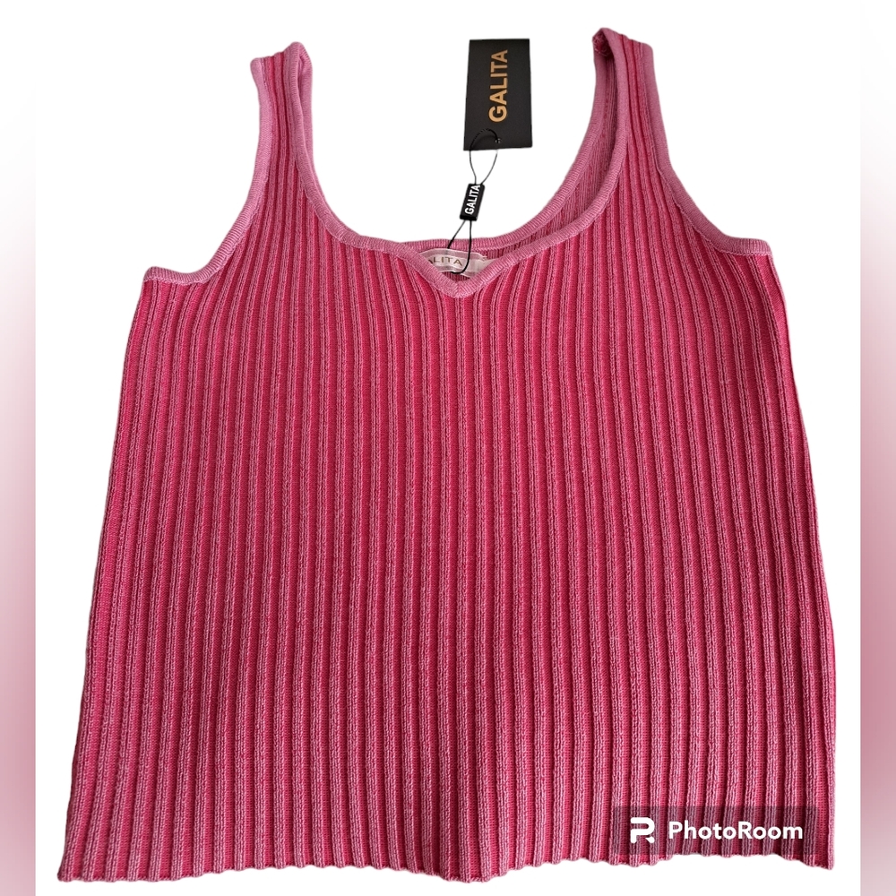 *NWT* BEAUTIFUL RIBBED TANK TOP SIZE M/L